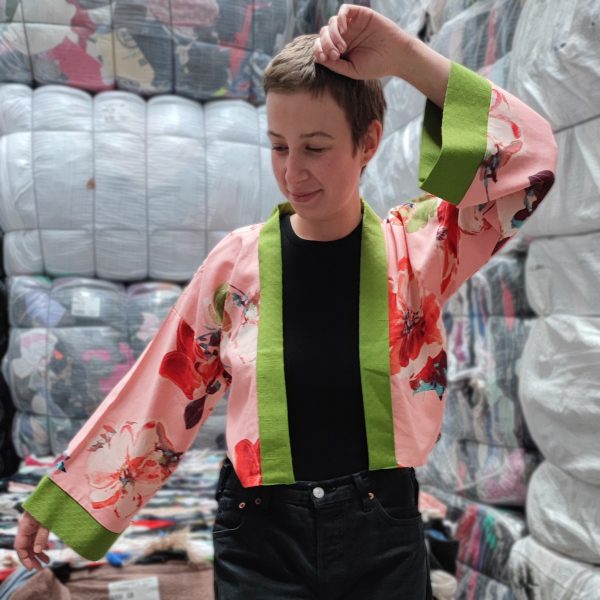 upcycling veste kimono fleurie surcyclé / réemployé / upcyclé