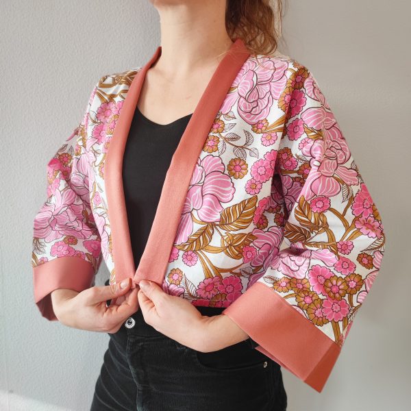 upcycling veste kimono style fleurie surcyclé / réemployé / upcyclé